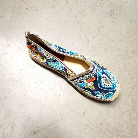 Patricia   - Picture 1 of 6